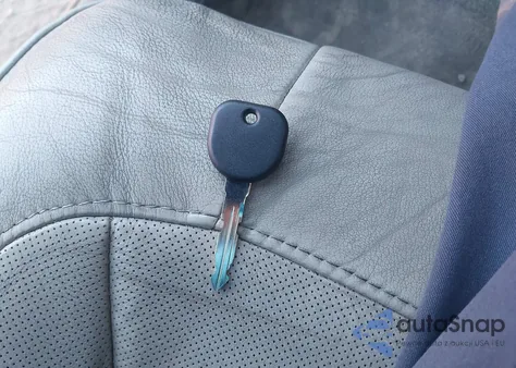 2005 Cadillac Deville Standard z USA, uszkodzony, nr VIN 1G6KD54Y65U200751